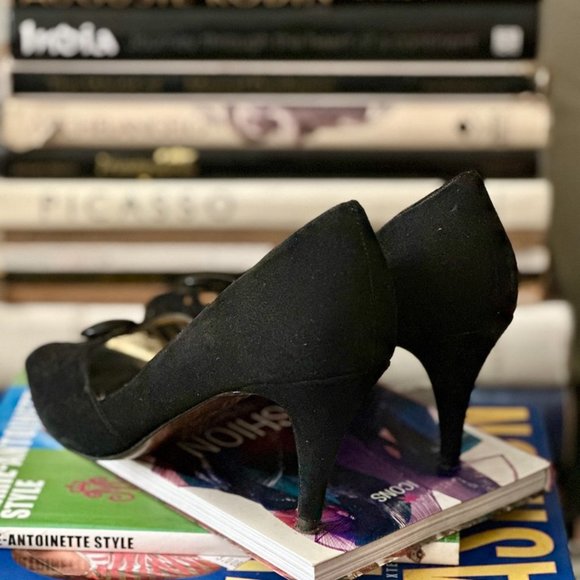 Vintage Claudia Ciutii 90s does 40s Black Cut Out Suede Peep Toe Heels- 8 1/2 - Picture 8 of 16